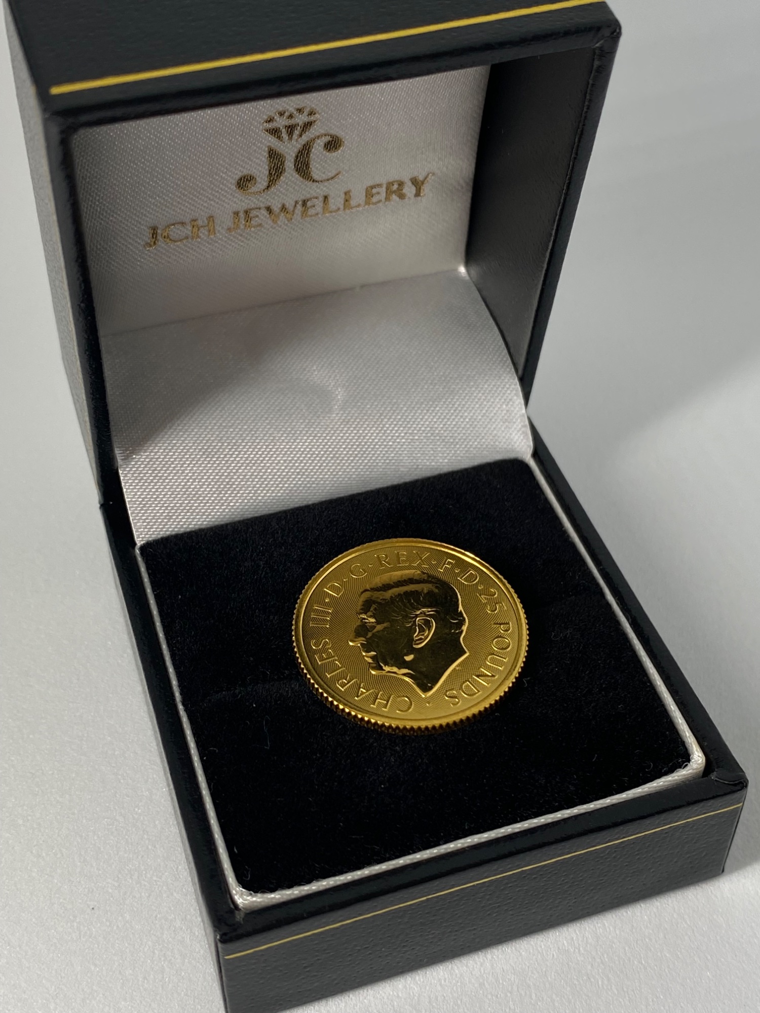 The lion and the eagle 1/4 oz gold bullion coin  view 4