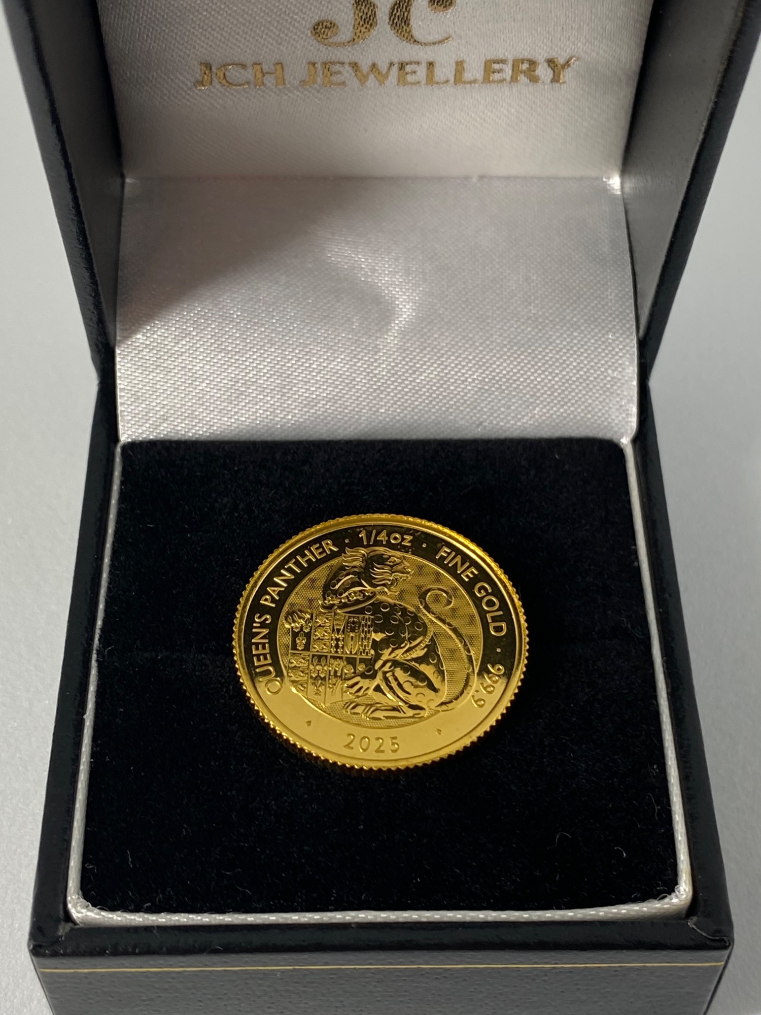 Tudor Beast Queens Panther 1/4 oz gold bullion coin view 2