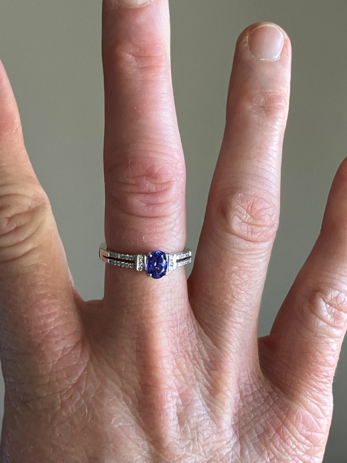 18k White Gold Oval Natural Tanzanite and Natural Diamong Ring